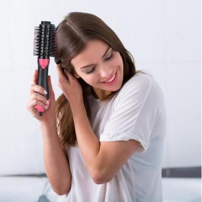 Kartáč pro sušení a úpravu vlasů
